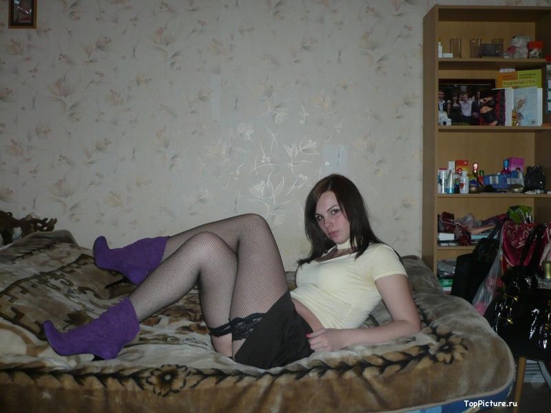 19 летняя россиянка выложили домашнее НЮ в сеть секс фото и порно фото