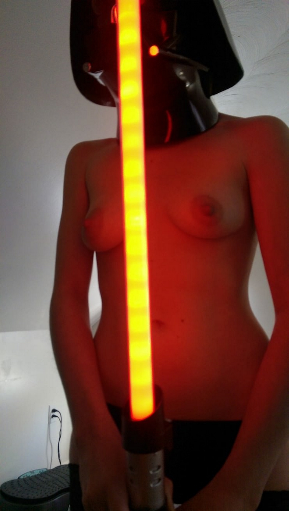 Девушка в чёрных чулках устроила домашний копслей Звездных Войн секс фото и порно фото